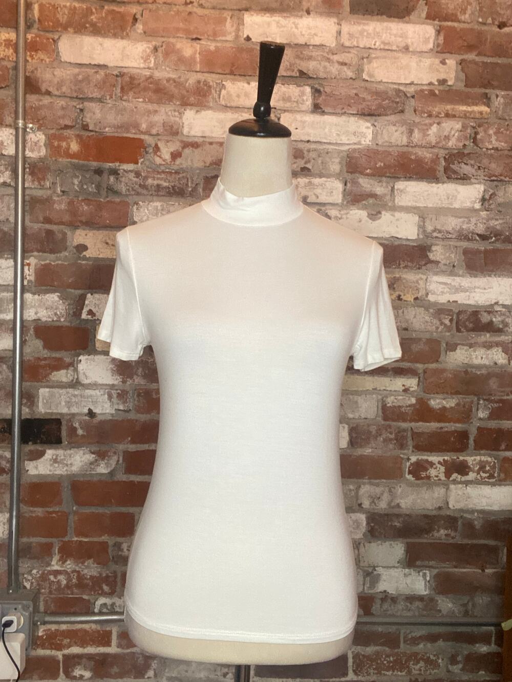 Lulus Soft White Turtleneck T Shirt Size M